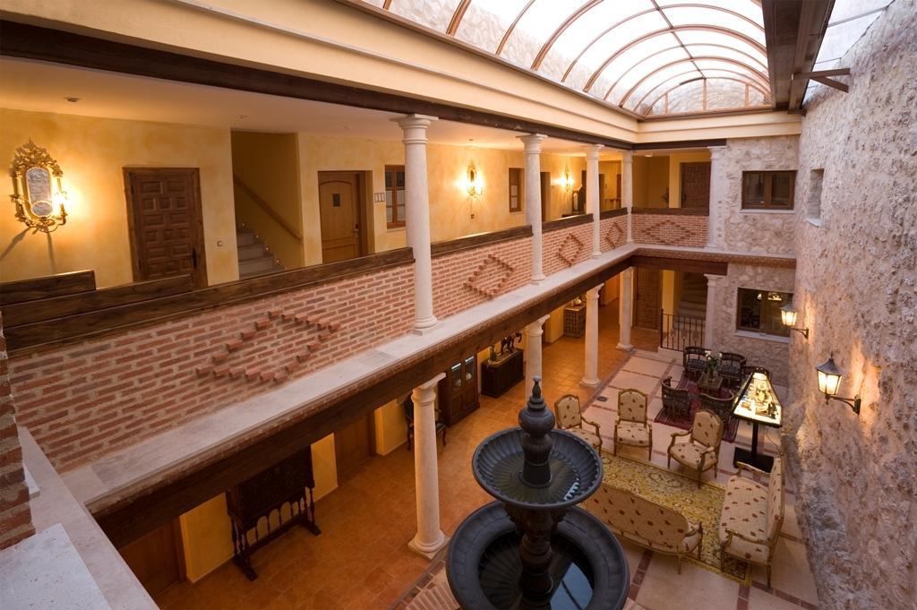 Residencia Real Del Castillo De Curiel Curiel de Duero Esterno foto