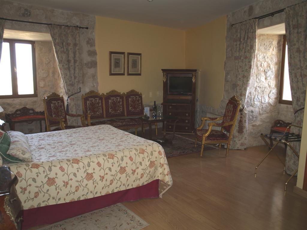 Residencia Real Del Castillo De Curiel Curiel de Duero Esterno foto